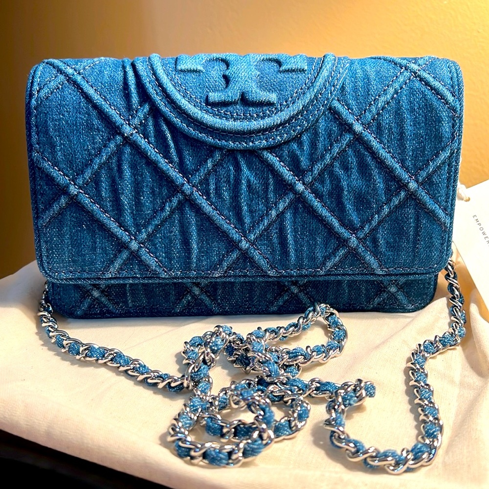 🔥💯 NWT Authentic Tory Burch Denim Wallet on Chain